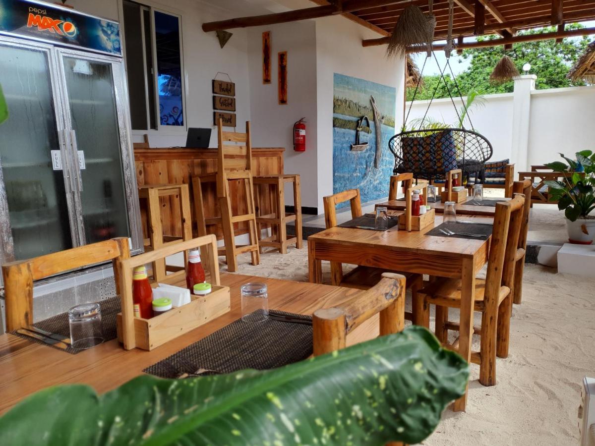 Uhuru House And Restaurant Nungwi Exteriör bild