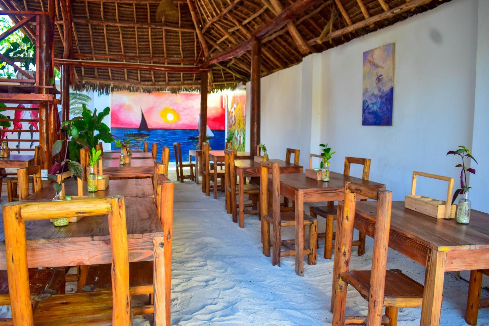 Uhuru House And Restaurant Nungwi Exteriör bild