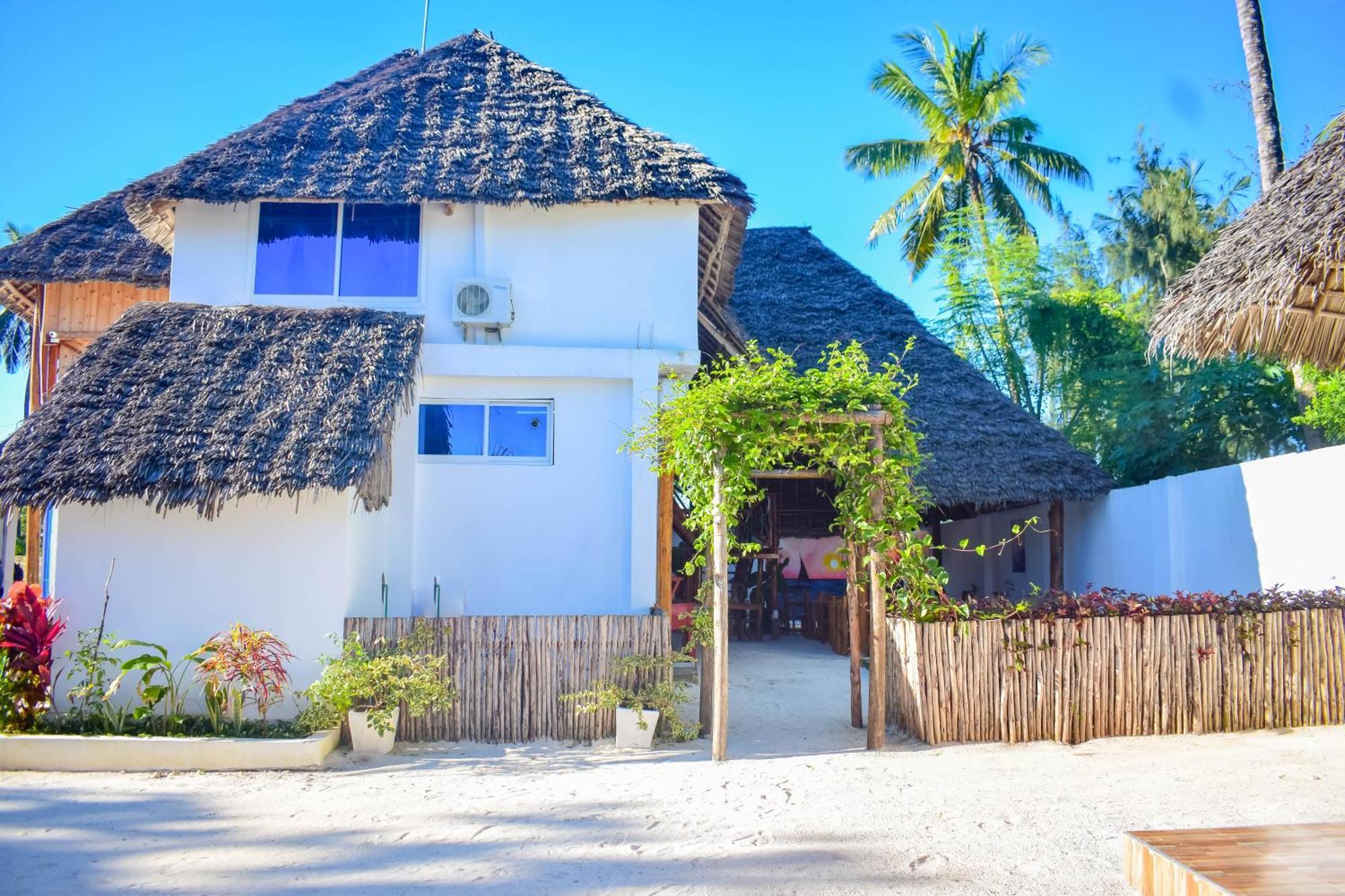 Uhuru House And Restaurant Nungwi Exteriör bild