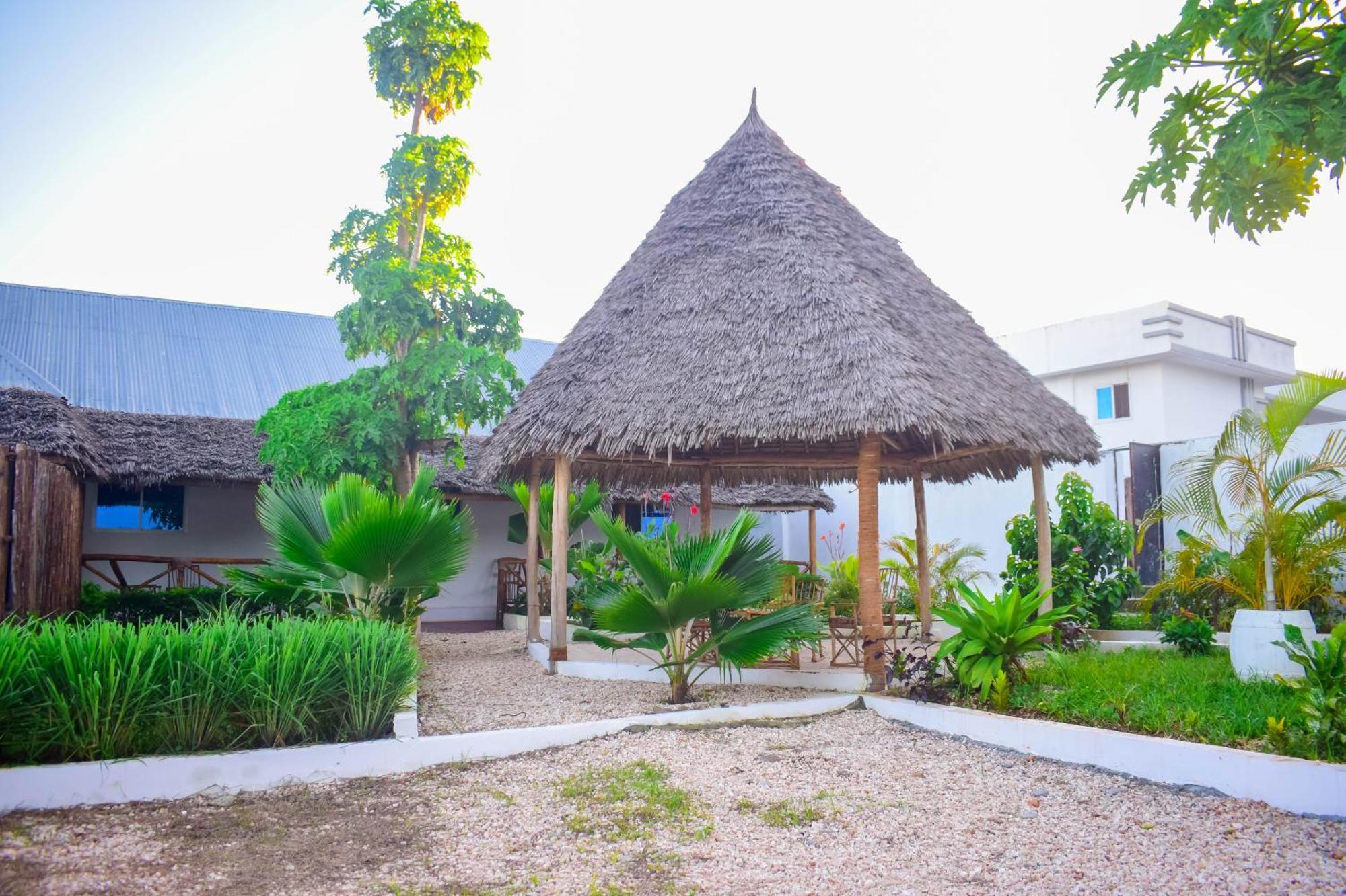 Uhuru House And Restaurant Nungwi Exteriör bild
